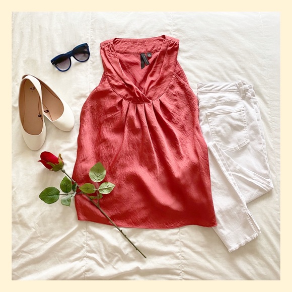 🌟Sleeveless blouse🌟 - Picture 2 of 6